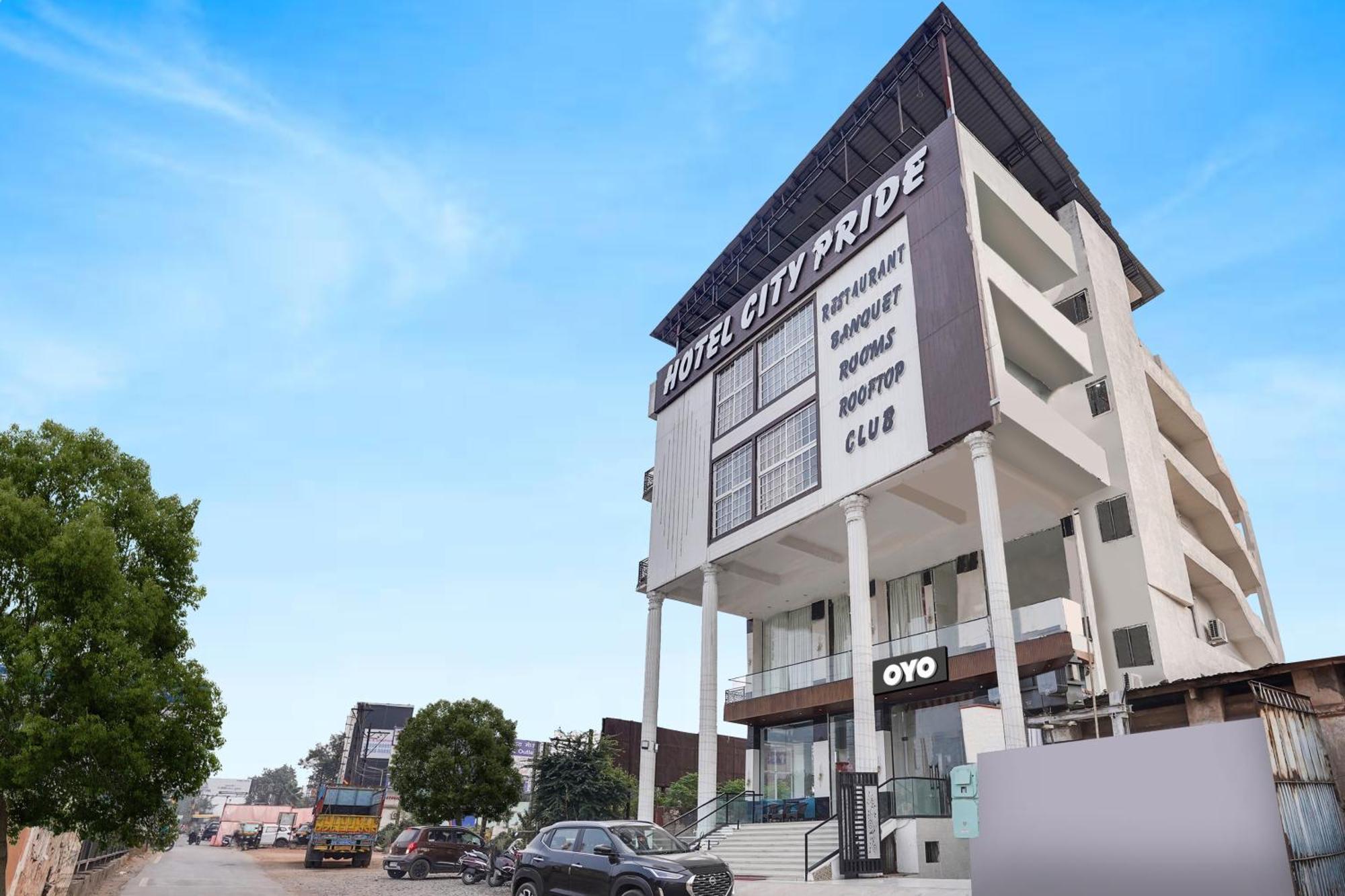 Townhouse Amanaka Formerly Hotel City Pride Rāipur Esterno foto