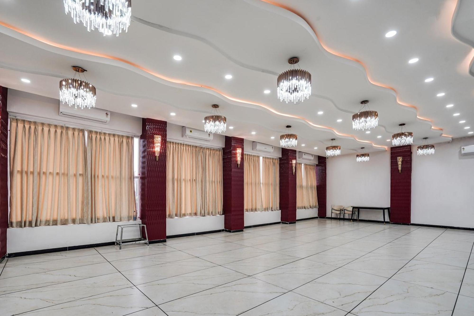 Townhouse Amanaka Formerly Hotel City Pride Rāipur Esterno foto