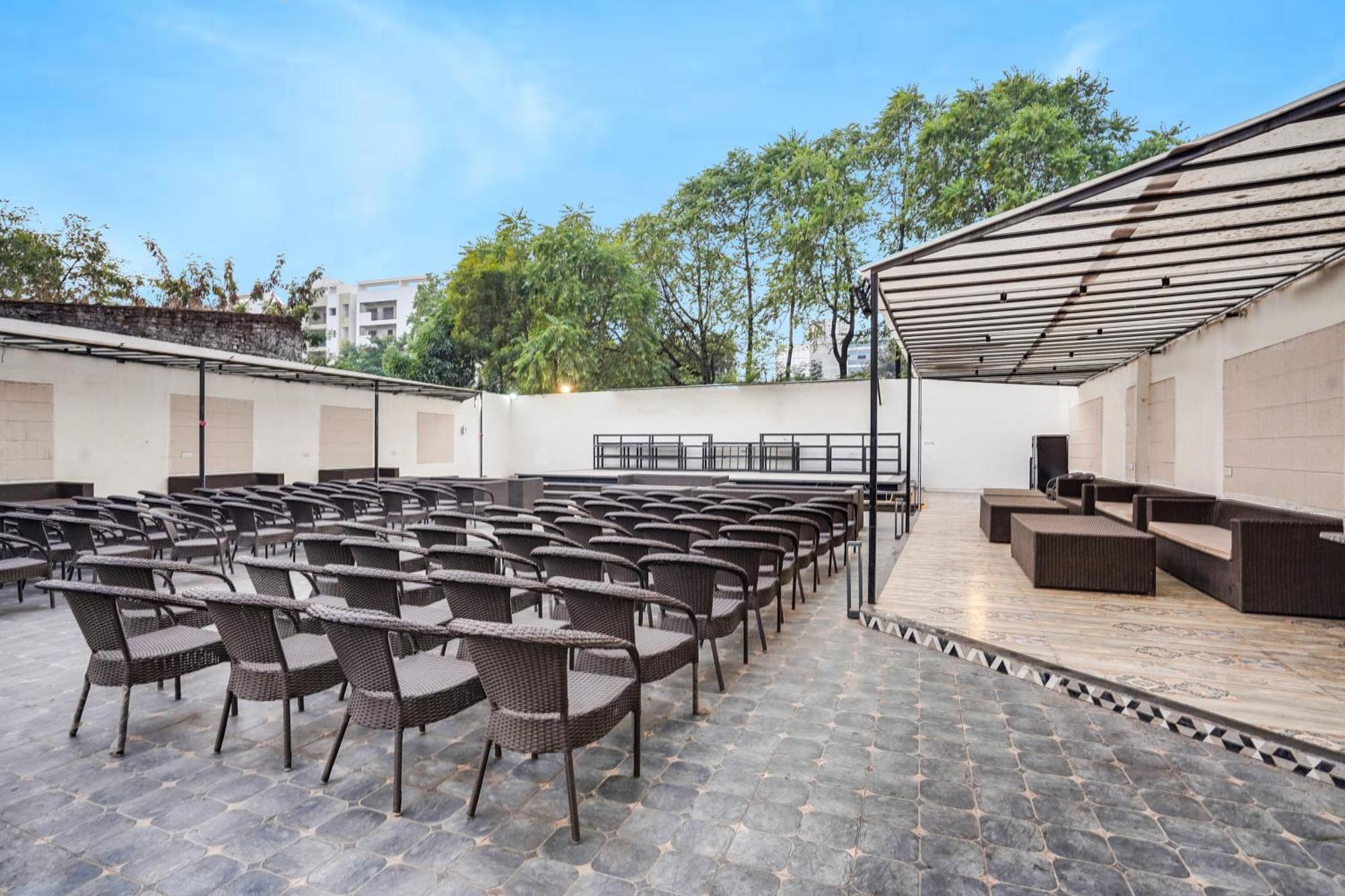 Townhouse Amanaka Formerly Hotel City Pride Rāipur Esterno foto